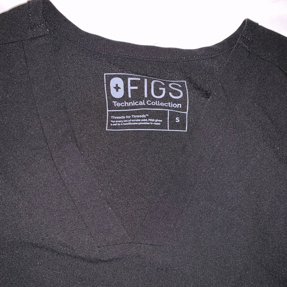 🛑SOLD🛑 FIGS Scrub Top - Picture 1 of 6